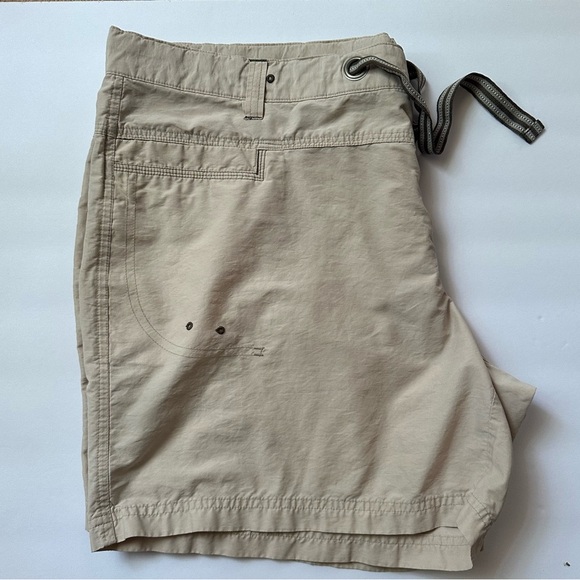 Columbia Women's Omni-Shade Khaki Shorts - XL - Picture 16 of 16